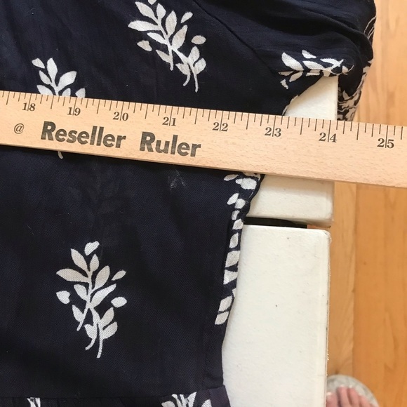 5th Love size medium Navy & white print off shoulder , 3/4 bell sleeves - Picture 4 of 9